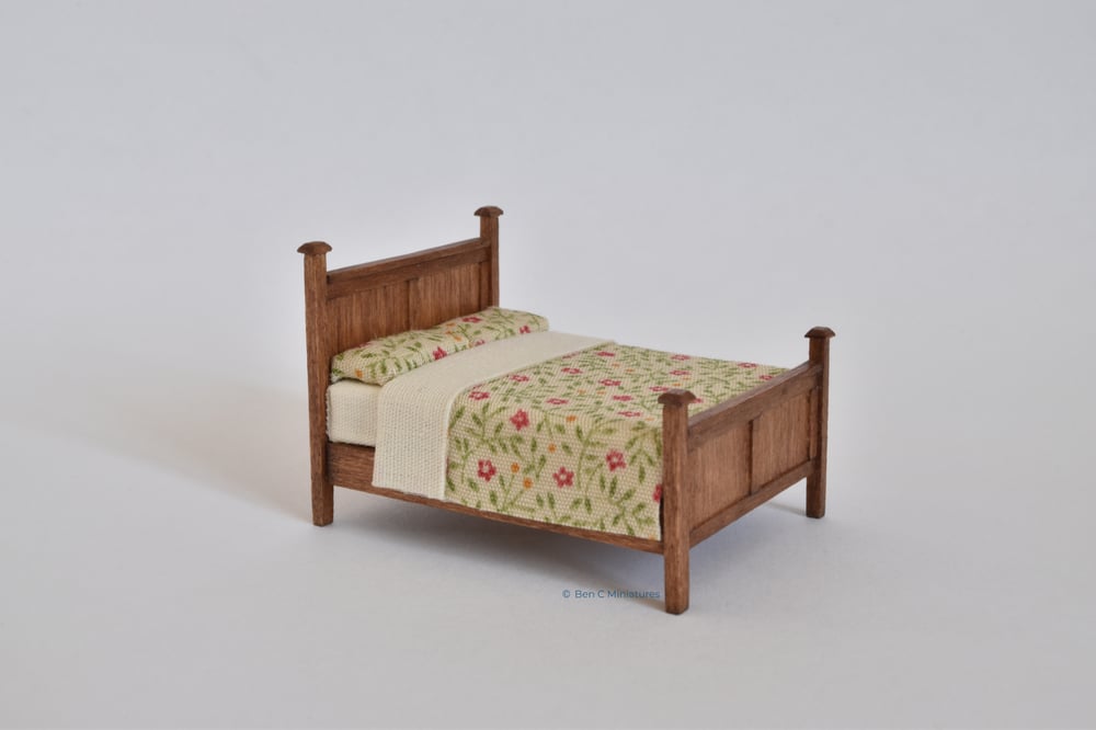 Image of Double Bed with Floral Bedding 48th Scale