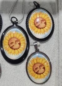 Image 1 of Botaniskull Pendant