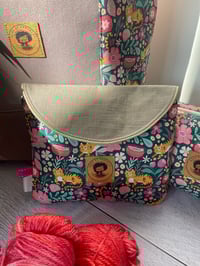 Image 4 of Pochette plate pour accessoires: Tigre au jardin