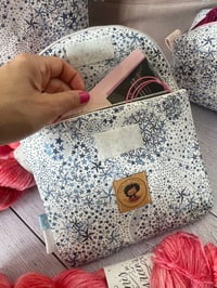 Image 2 of Pochette plate pour accessoires : Liberty Adeladja bleu