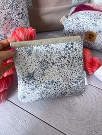 Image 5 of Pochette plate pour accessoires : Liberty Adeladja bleu