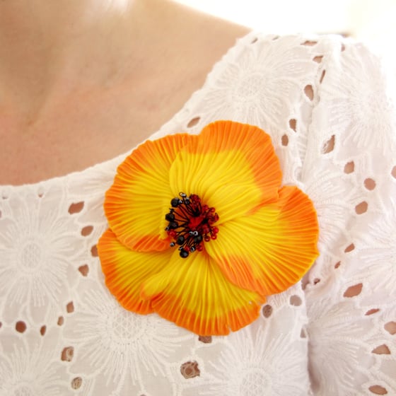 Image of Grande broche fleur jaune orangé