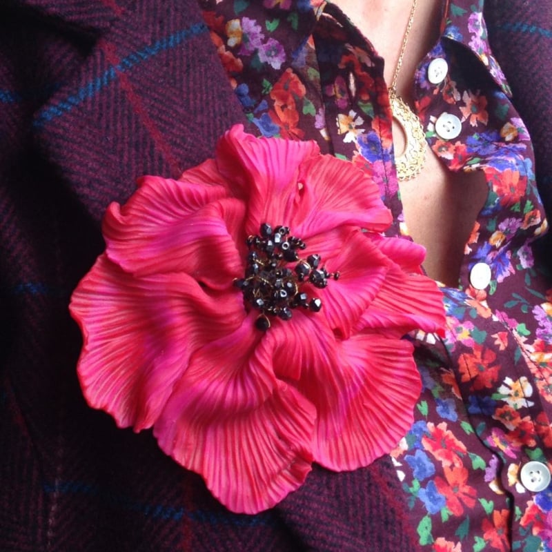 Image of Très grande broche fleur rouge