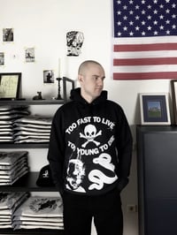 Image 2 of TOO FAST HOODIE SCHWARZ