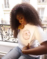 Image 1 of AMOUR ET PATIENCE TEE / FLEUR ROUGE