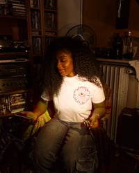 Image 2 of AMOUR ET PATIENCE TEE / FLEUR ROUGE