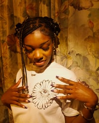 Image 2 of AMOUR ET PATIENCE TEE / FLEUR NOIRE