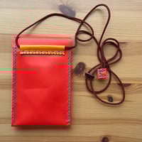 Image 4 of Bolso y monedero amarillo