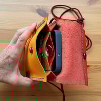 Image 6 of Bolso y monedero amarillo