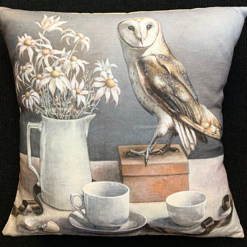 Image of Linen The Owl Cushion