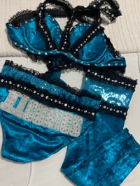 Image 2 of RING WORN Billie Kay blue gear