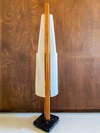 Image 2 of Lampadaire vintage en bois massif