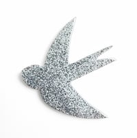Image 1 of Broche hirondelle paillettes