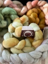 4 oz. Wool Roving "Fresh Eggs"