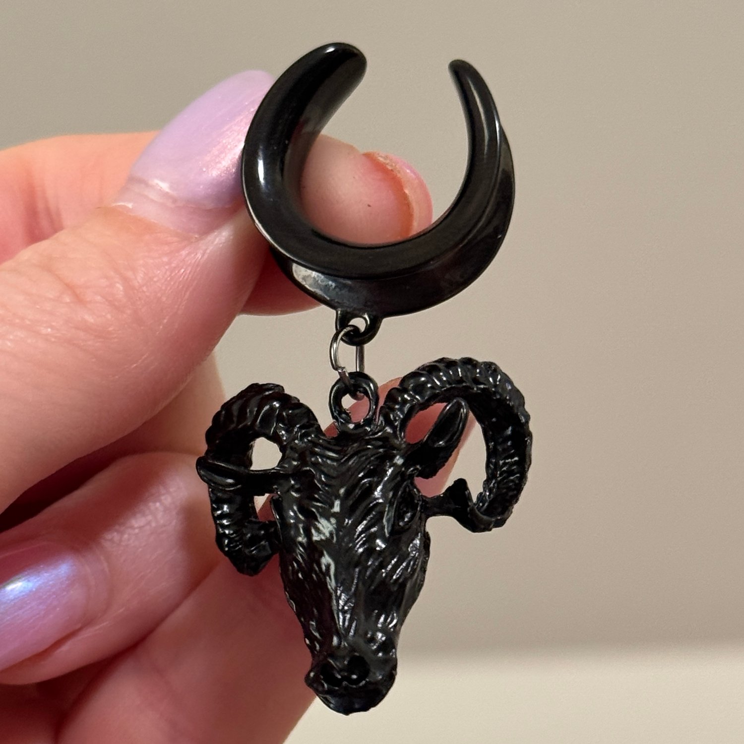 Image of Goat Head Dangles (sizes 2g-1 1/4)