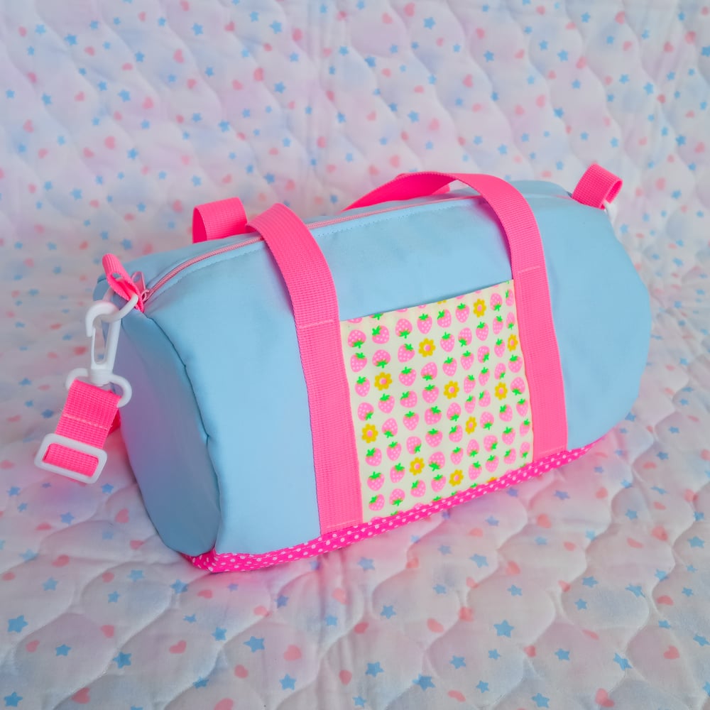 Round Duffle Bag: 06