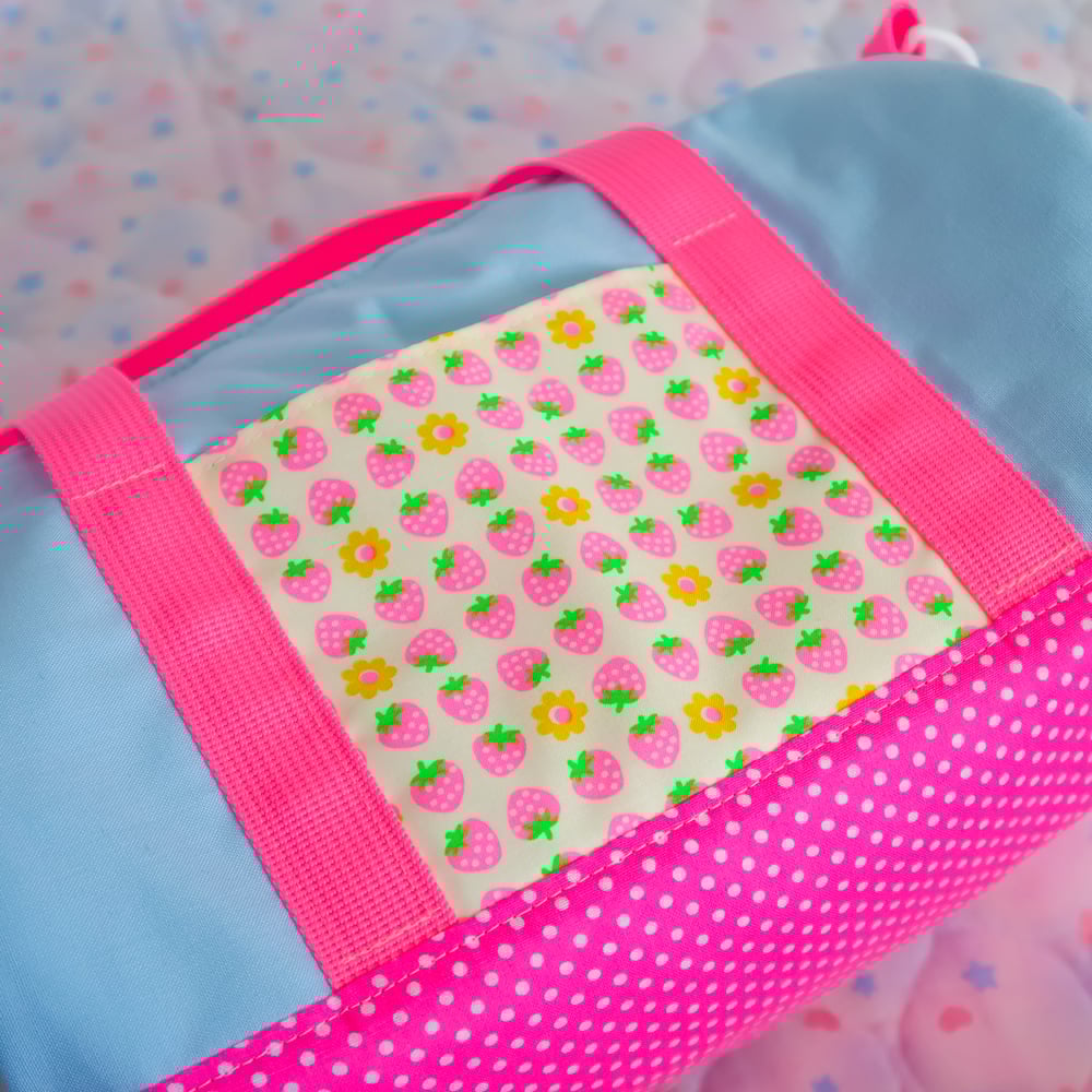 Round Duffle Bag: 06