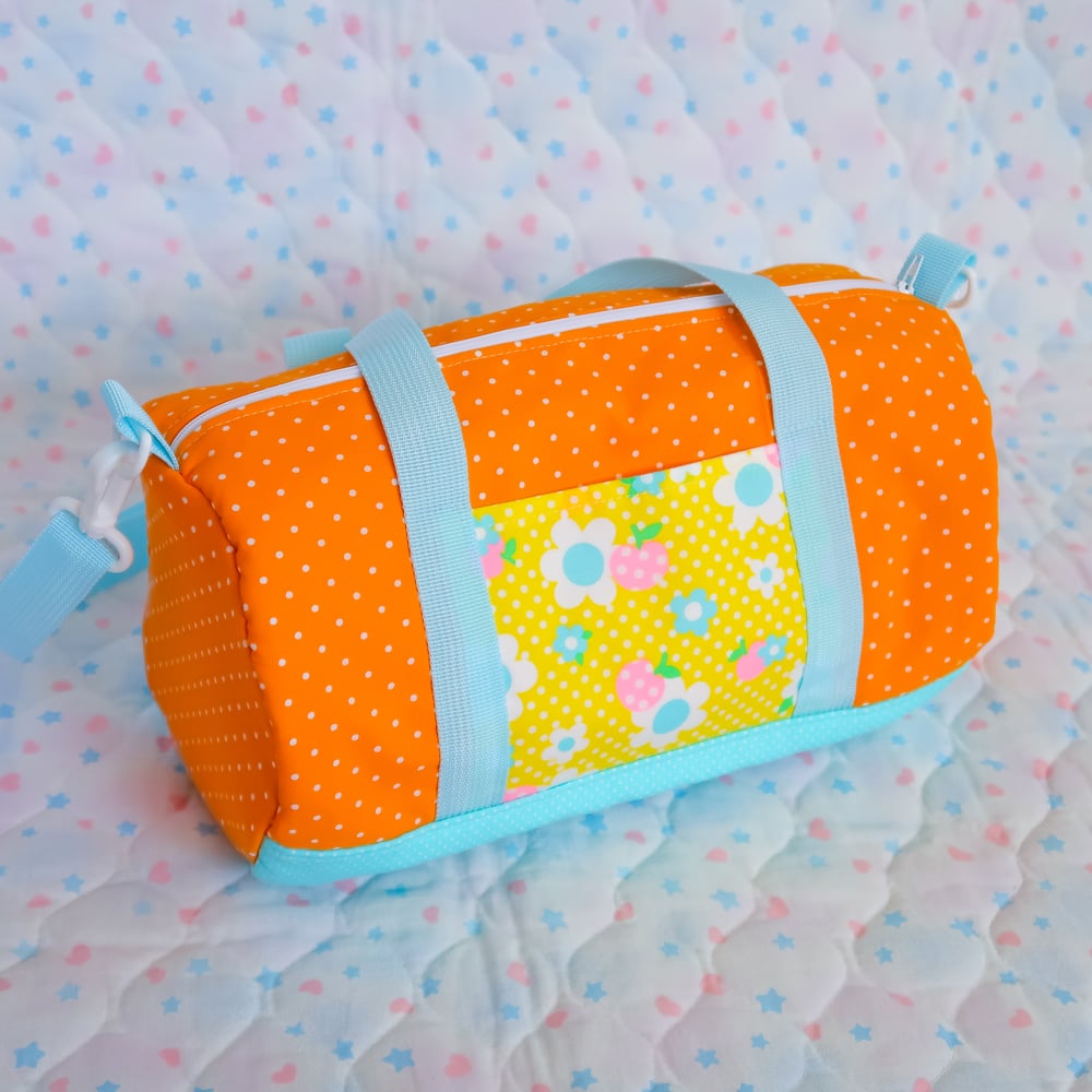 Round Duffle Bag: 07
