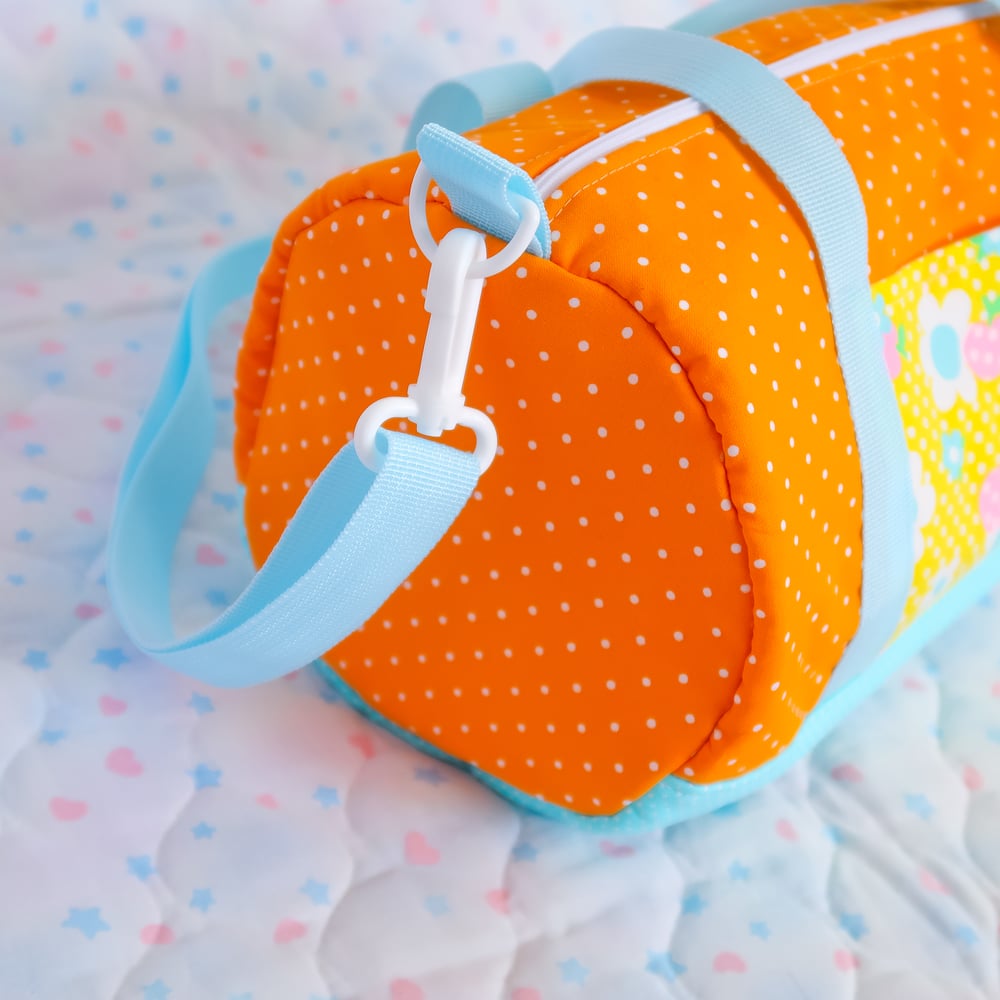 Round Duffle Bag: 07