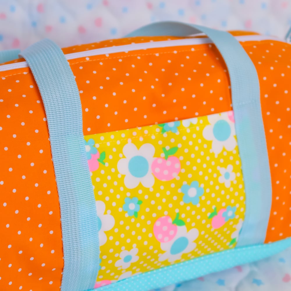Round Duffle Bag: 07