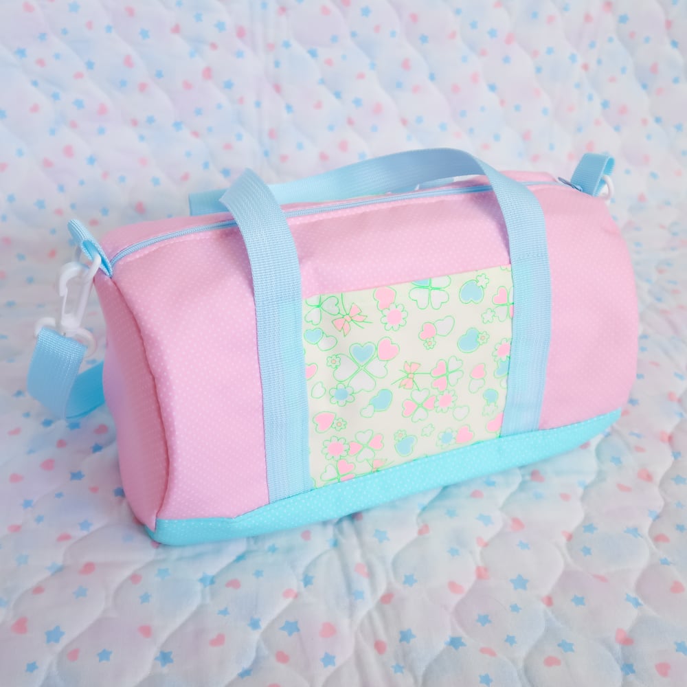 Round Duffle Bag: 08