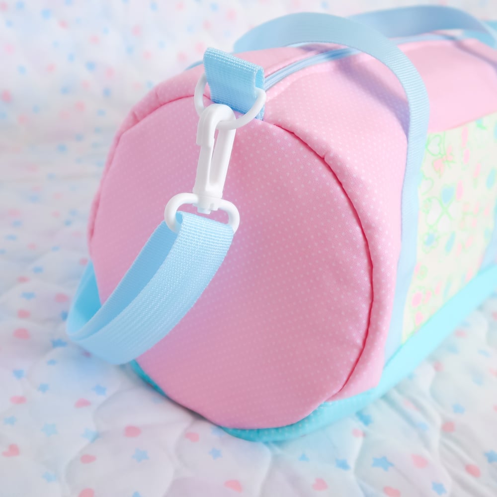 Round Duffle Bag: 08