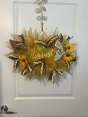 Pretty Bee Sunflower Wreath