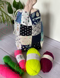 Image 3 of  COMMANDE RESERVEE POUR LITOU sac à projets Taille M: Funny Patchwork 