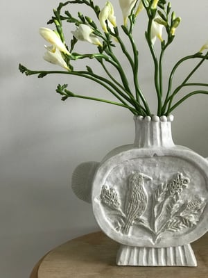 Image of The Wattlebird vase