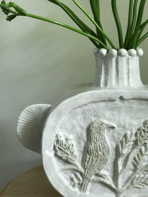 Image of The Wattlebird vase