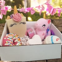 Unicorn Soap gift box, Bathbombs, plush
