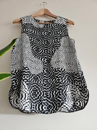 Image 2 of Pre loved Topshop black and white sleeveless geometric print tunic