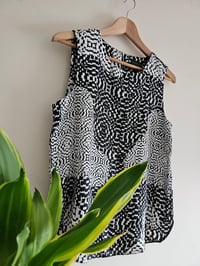 Image 1 of Pre loved Topshop black and white sleeveless geometric print tunic