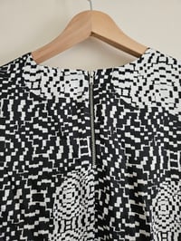 Image 4 of Pre loved Topshop black and white sleeveless geometric print tunic