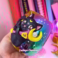 Image 3 of Luna con scettro