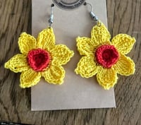 Image 4 of Boucles d'oreilles crochet jonquilles 