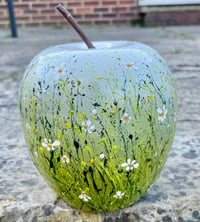 Image 5 of 'Daisy Field' ceramic apple