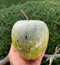 Image 4 of 'Daisy Field' ceramic apple