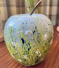 Image 7 of 'Daisy Field' ceramic apple