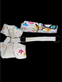 Image 4 of White Pawie Set