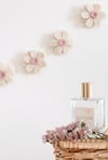 PRÉ COMMANDE Guirlande Fleurs en Laine Feutrée – Blanc & Rose Doux 🌸