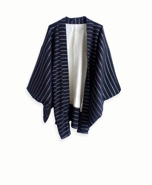 Image of Kort kimono af silke med sølvstriber