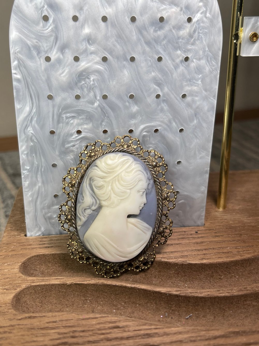 Image of Victorian Faux Cameo Pin Brooch Vintage Gold-tone & Blue