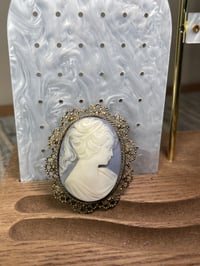 Victorian Faux Cameo Pin Brooch Vintage Gold-tone & Blue