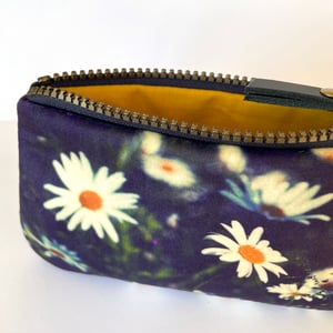 Image of Daisies, velvet zipper purse