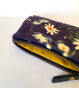Image of Daisies, velvet zipper purse