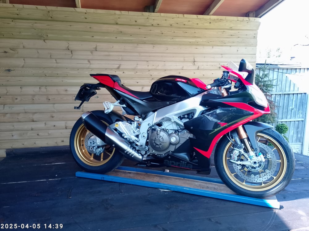 Aprilia rsv4 factory 