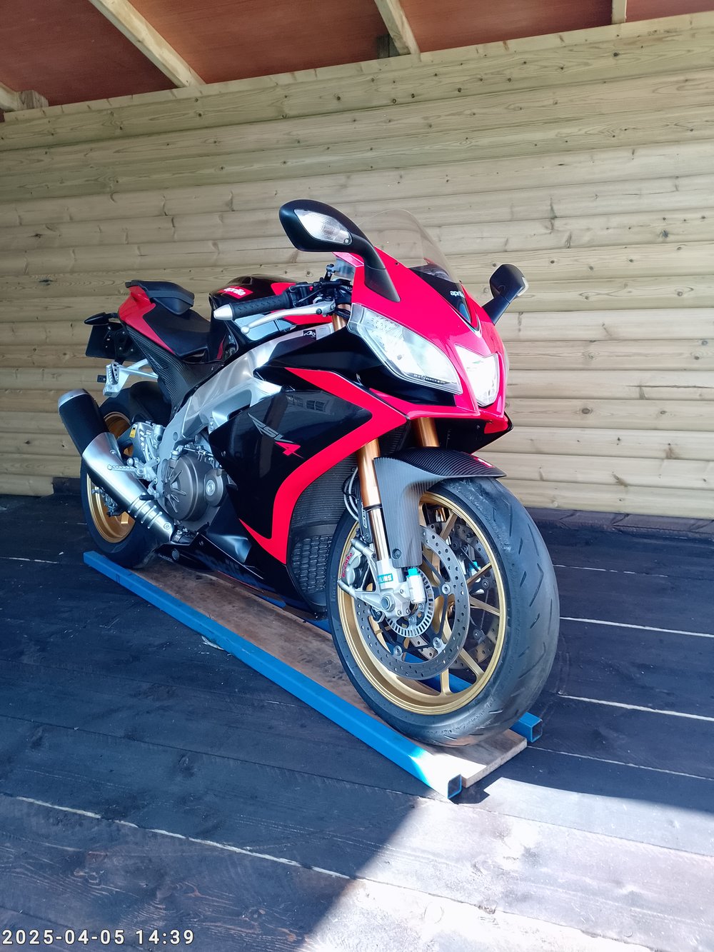 Aprilia rsv4 factory 