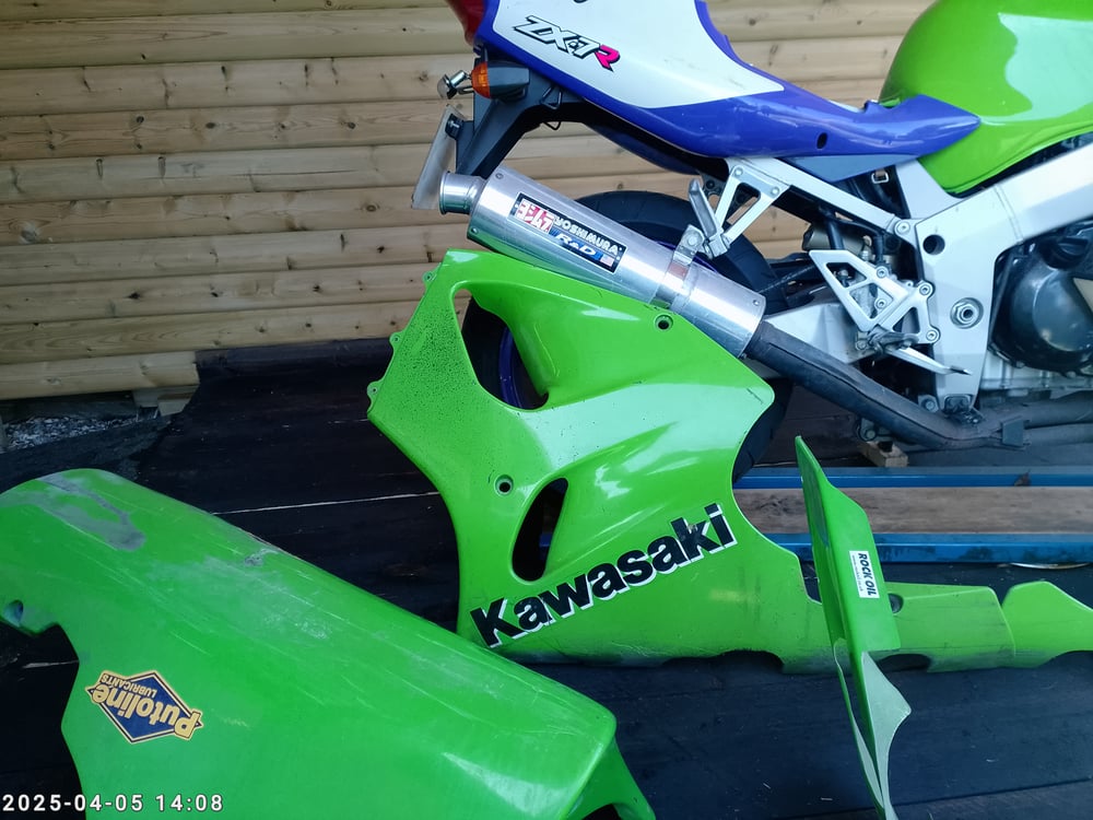 Kawasaki zx7r p1. 
