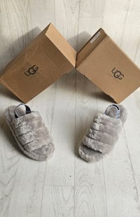 Image 3 of Womens gg slipper (strap on Back)